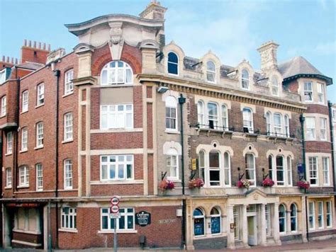 Review The Crown Hotel .